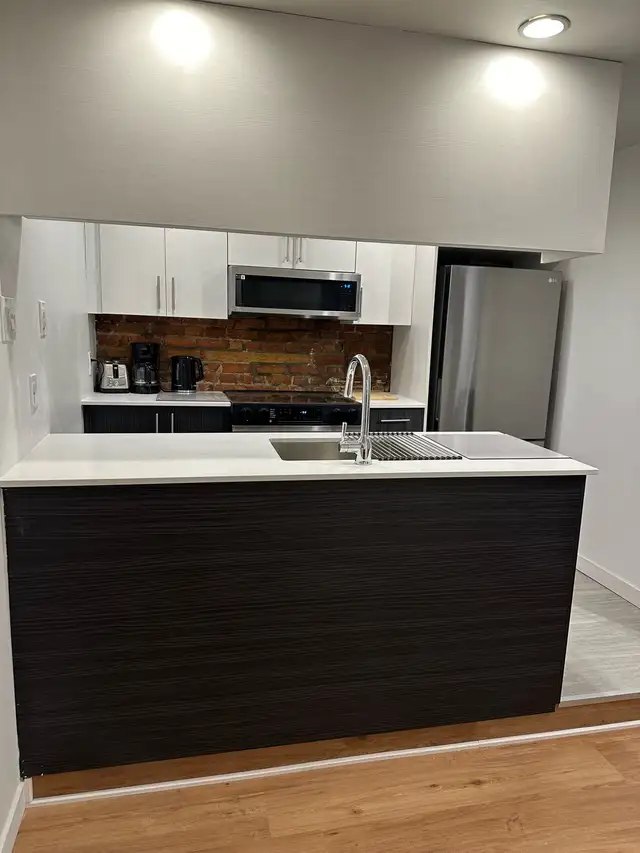 Downtown 3 Bedrooms with 5 Beds - Photo 6