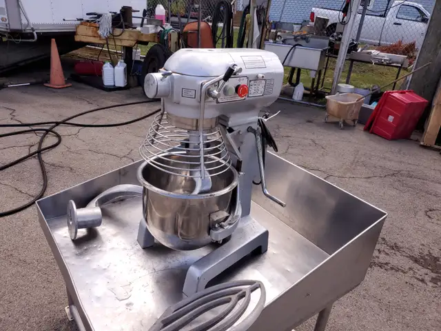 INDUSTRIAL MIXER/WOODEN STAND 120 VOLTS GOOD USED - Photo 2