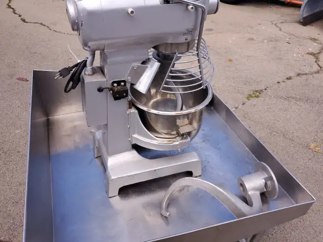 INDUSTRIAL MIXER/WOODEN STAND 120 VOLTS GOOD USED - Photo 3