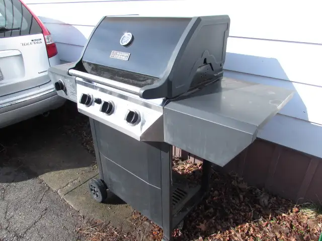 Master Forge 4 burner BBQ / Grill- Burners work good. - Photo 2