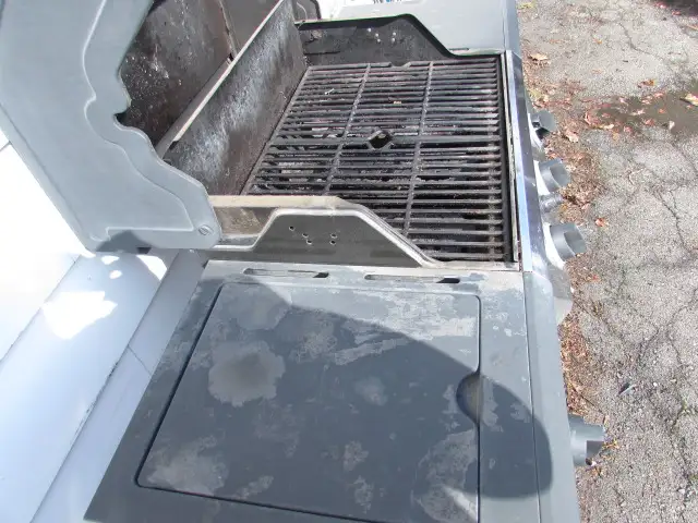 Master Forge 4 burner BBQ / Grill- Burners work good. - Photo 9