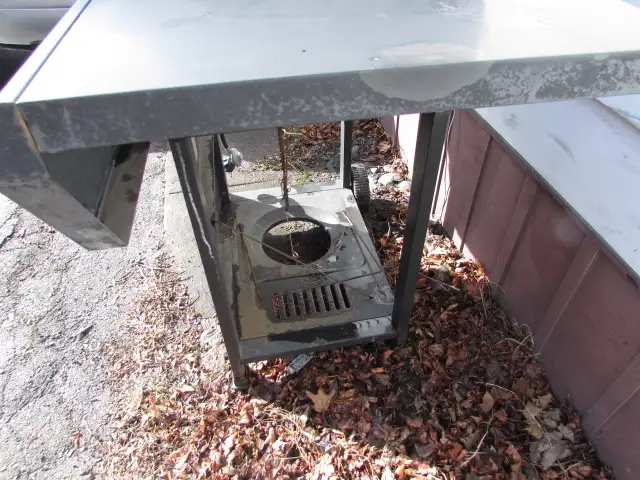 Master Forge 4 burner BBQ / Grill- Burners work good. - Photo 10