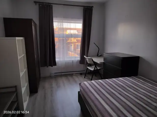 Big room,  One min to metro Monk, All included, For female only. - Photo 4