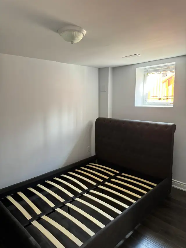 1 BR Very Spacious Legal Basement Apartment - Photo 2