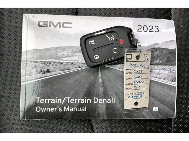 2023 GMC Terrain SLT Elevation | Heated Leather | Panoroof | AWD - Photo 10