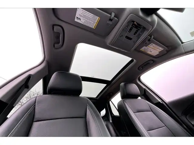 2023 GMC Terrain SLT Elevation | Heated Leather | Panoroof | AWD - Photo 17