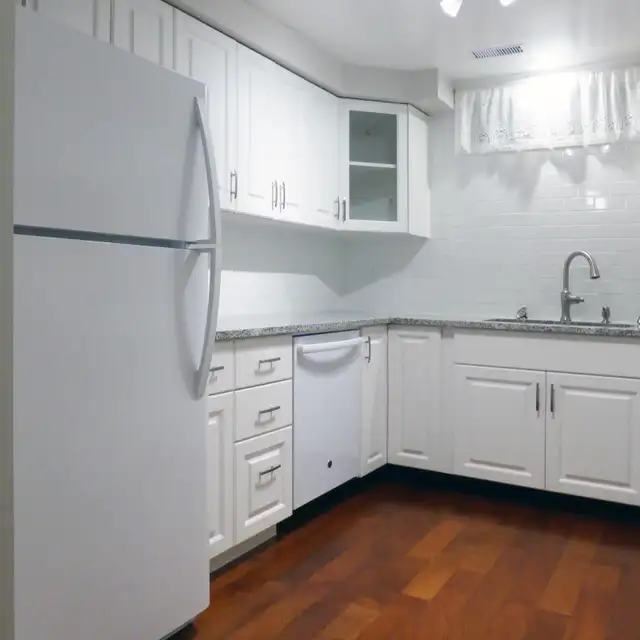 Spacious west-end ground-level registered unit. - Photo 2