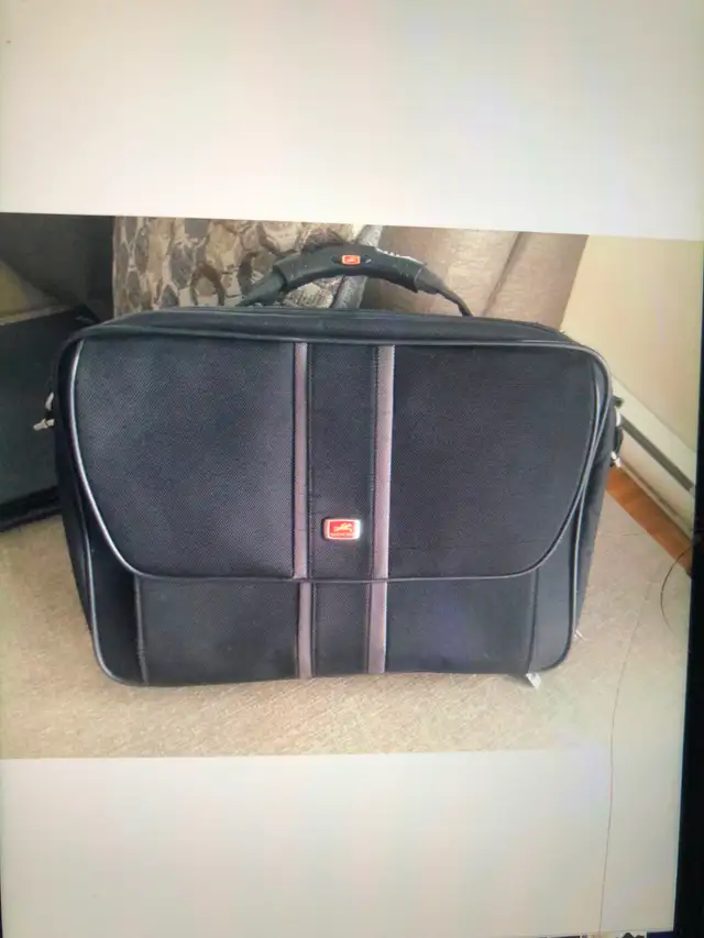 SAC MANCINI POUR DOCUMENT ET LAPTOP, PEU UTILISE