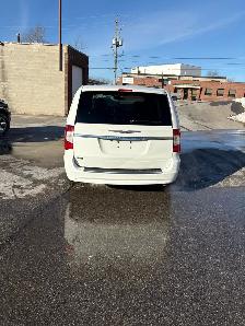 2015 Chrysler Town & Country - Photo 5