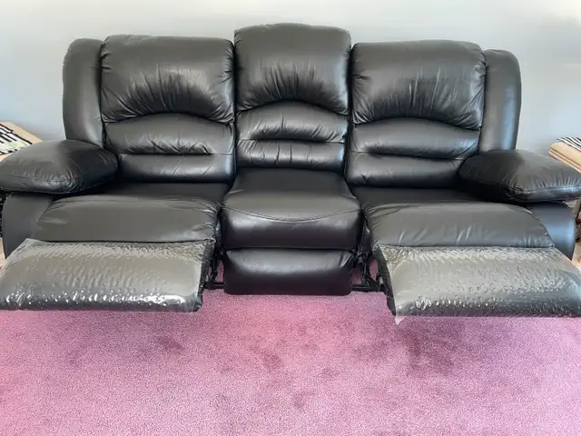 Sofa with dual recliners