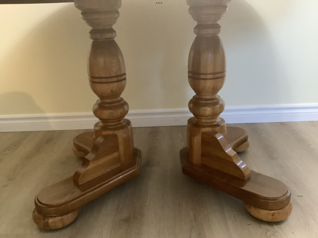 Solid Oak Table and Chairs - Photo 3