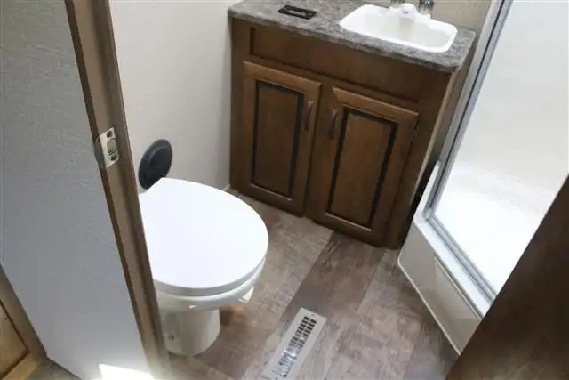 Roulotte ZINGER de Crossroad 25RB 2014 - Photo 9