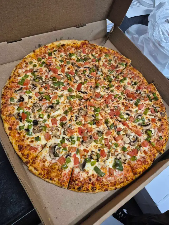 Pizza maker and Driver Needed