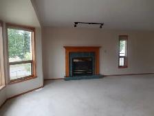 Bright and Beautiful 4-Bedroom   Office Single House for Rent - Photo 3