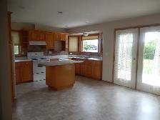 Bright and Beautiful 4-Bedroom   Office Single House for Rent - Photo 5