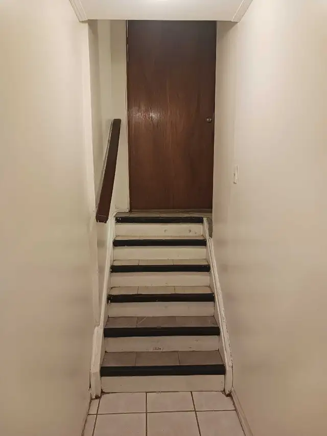 2 Bedroom, 1 Bathroom Basement Apartment with Private Entrance - Photo 4