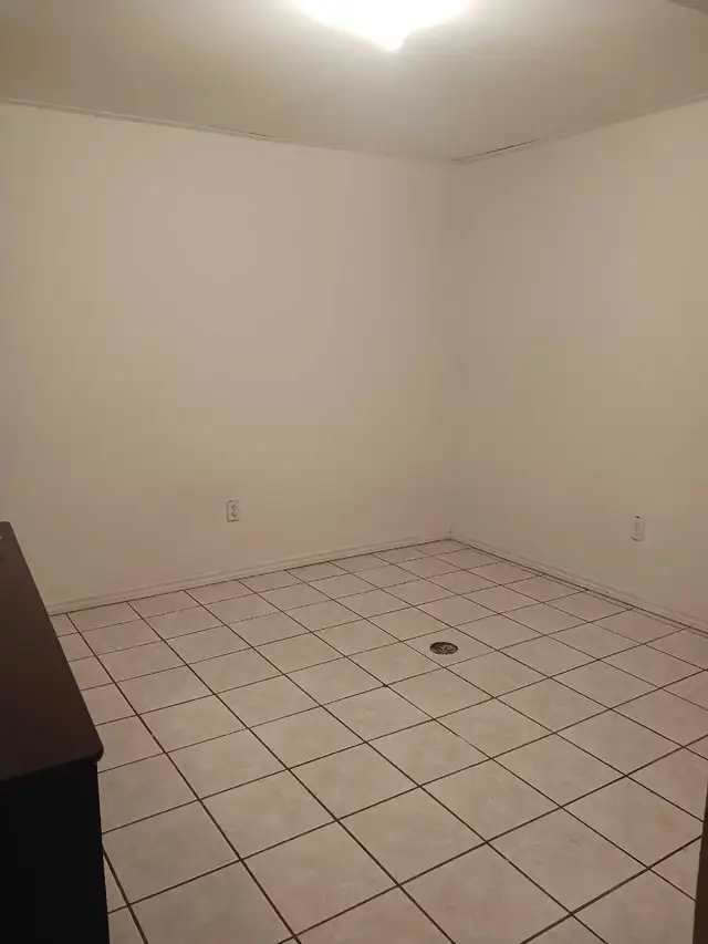 2 Bedroom, 1 Bathroom Basement Apartment with Private Entrance - Photo 6