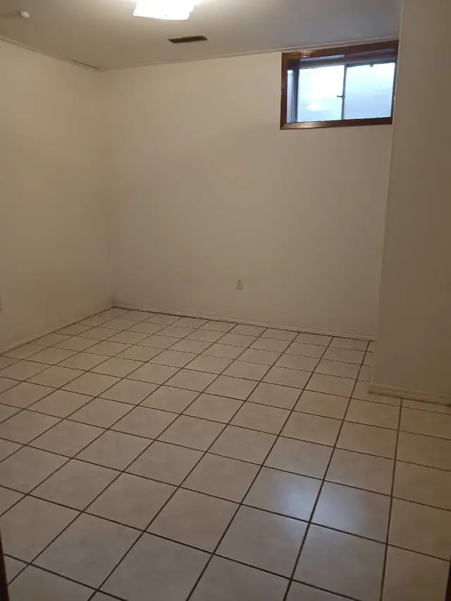 2 Bedroom, 1 Bathroom Basement Apartment with Private Entrance - Photo 7