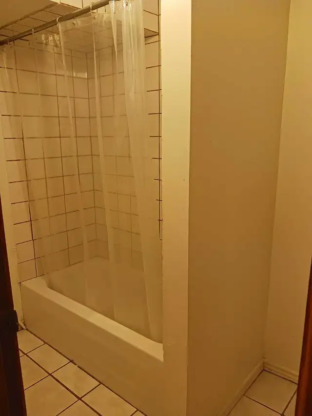 2 Bedroom, 1 Bathroom Basement Apartment with Private Entrance - Photo 8