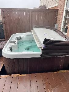 BEST OFFER – WORKING COASTAL SPA HOT TUB – CRANE REQUIRED.