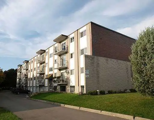 STUNNING 2 Bedroom with Scenic Balcony - Near Fairview Mall