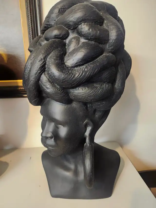 Muthoni wa Kirima Weaver Bird Black Fiber Clay Bust (Best Seller - Photo 2