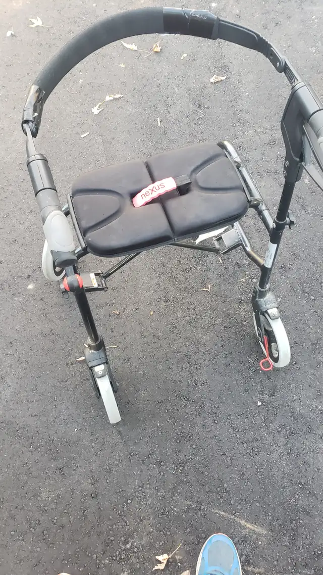 2 Mobility Scooters, Wheelchair & 3 Different Types of Walkers - Photo 5