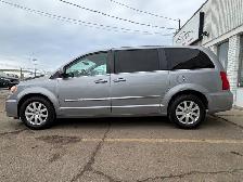 2014 Chrysler Town & Country| Power Sliding Door | Clean Car | - Photo 5