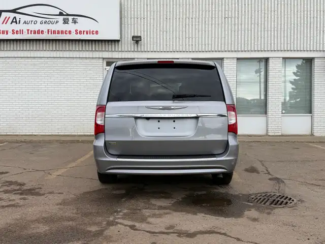2014 Chrysler Town & Country| Power Sliding Door | Clean Car | - Photo 7