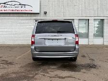 2014 Chrysler Town & Country| Power Sliding Door | Clean Car | - Photo 7