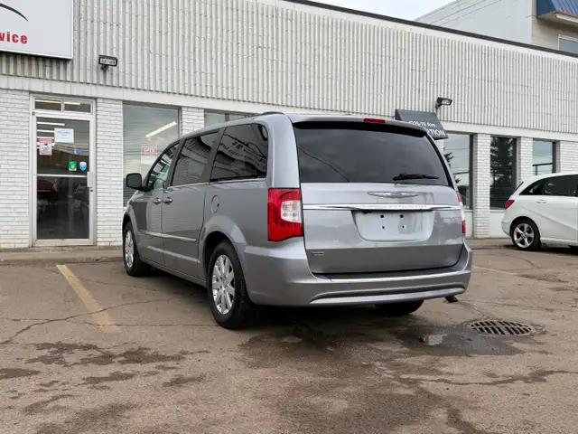 2014 Chrysler Town & Country| Power Sliding Door | Clean Car | - Photo 8
