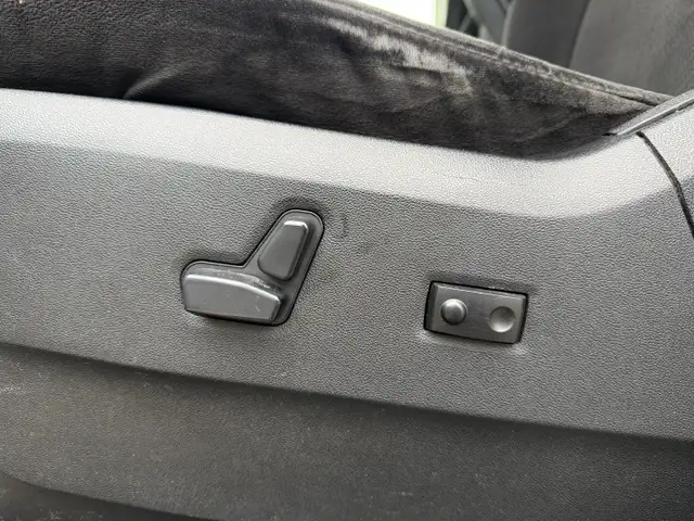 2014 Chrysler Town & Country| Power Sliding Door | Clean Car | - Photo 10