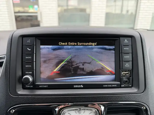 2014 Chrysler Town & Country| Power Sliding Door | Clean Car | - Photo 15