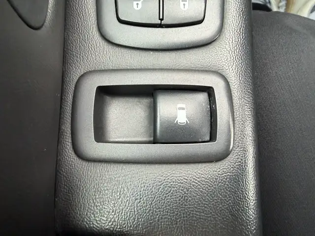 2014 Chrysler Town & Country| Power Sliding Door | Clean Car | - Photo 17