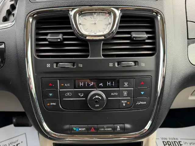 2014 Chrysler Town & Country| Power Sliding Door | Clean Car | - Photo 22