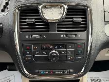 2014 Chrysler Town & Country| Power Sliding Door | Clean Car | - Photo 22