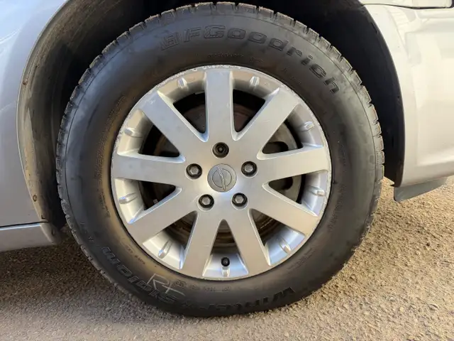 2014 Chrysler Town & Country| Power Sliding Door | Clean Car | - Photo 26