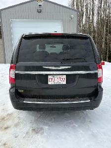 2014 Chrysler Town & Country Touring Minivan - Photo 3