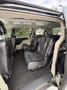 2014 Chrysler Town & Country Touring Minivan - Photo 8