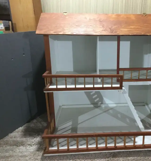 Wooden Doll House - Photo 2