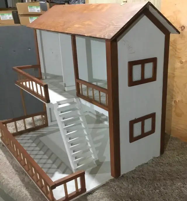 Wooden Doll House - Photo 3