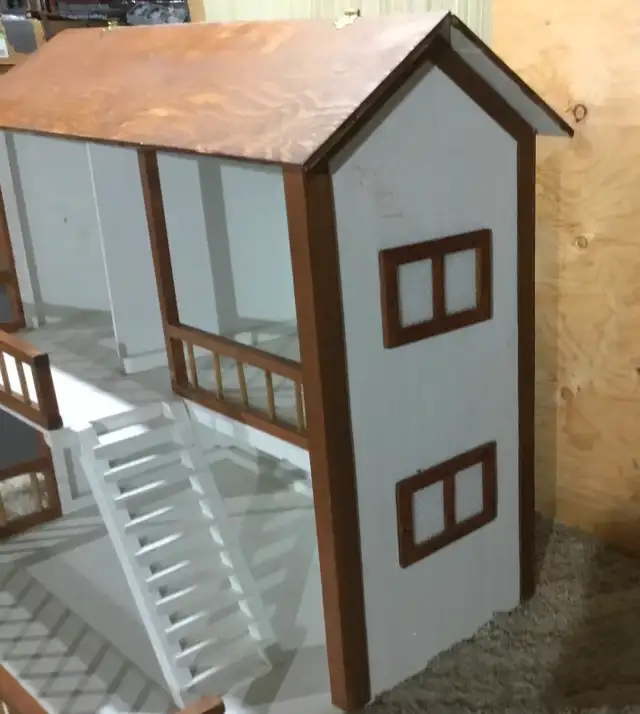 Wooden Doll House - Photo 4