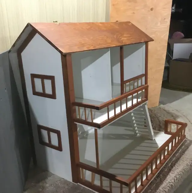 Wooden Doll House - Photo 5