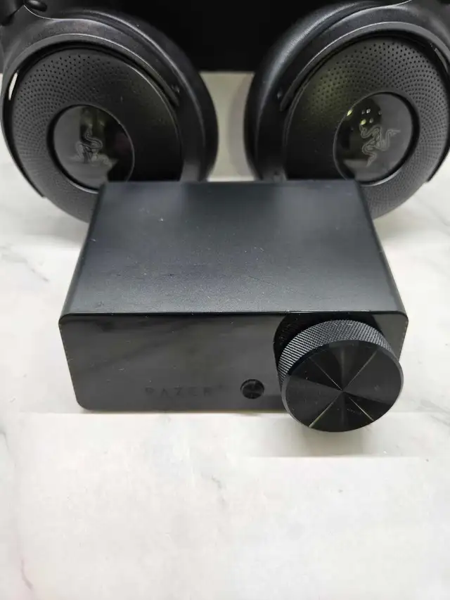 RAZER Kraken V4 Pro With Control Hub - Photo 2