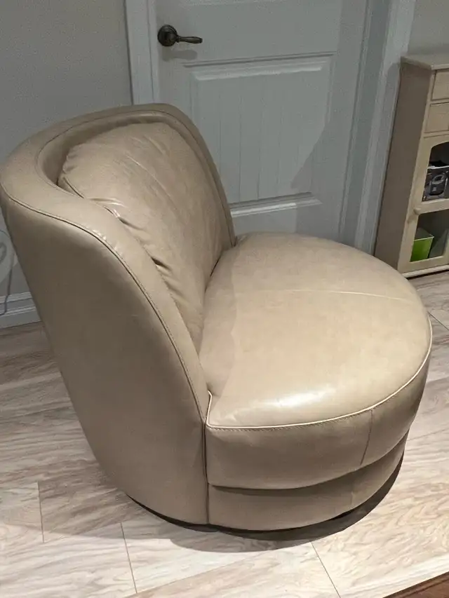 Leather Chair - Photo 3