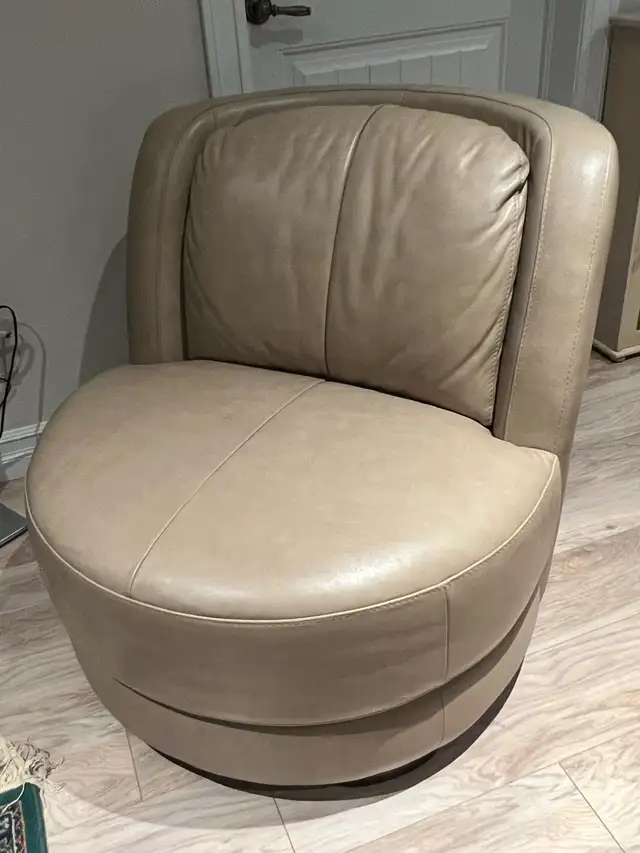 Leather Chair - Photo 4