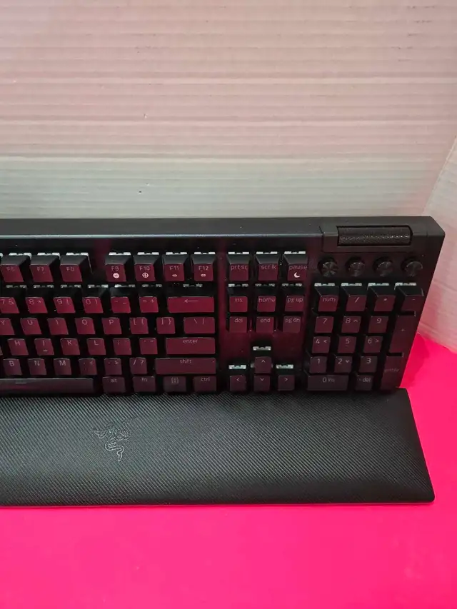RAZER Blackwidow V4 Pro Keyboard - Photo 3