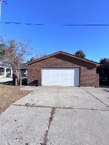 HUGE GARAGE FOR RENT