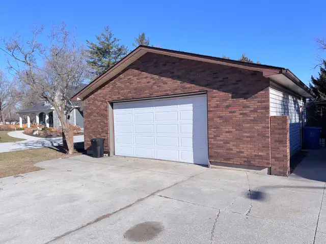 HUGE GARAGE FOR RENT - Photo 4