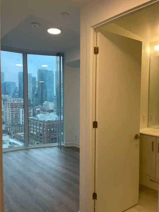 New condo 2 bedroom 2bathroom near Union Station rent by owner - Photo 7